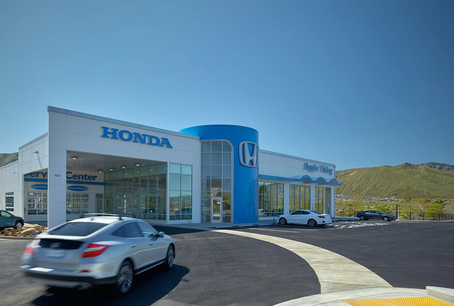 Apple Valley Honda building